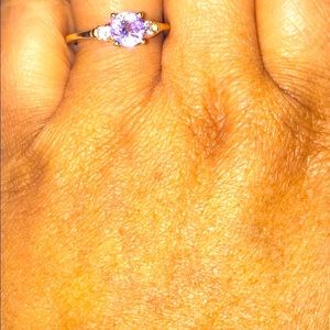 Beautiful 18k natural tanzanite and diamond ring
